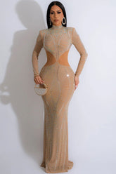 Glamorous – Langärmliges Maxi-Abendkleid mit Stehkragen und Strass – Hautfarben